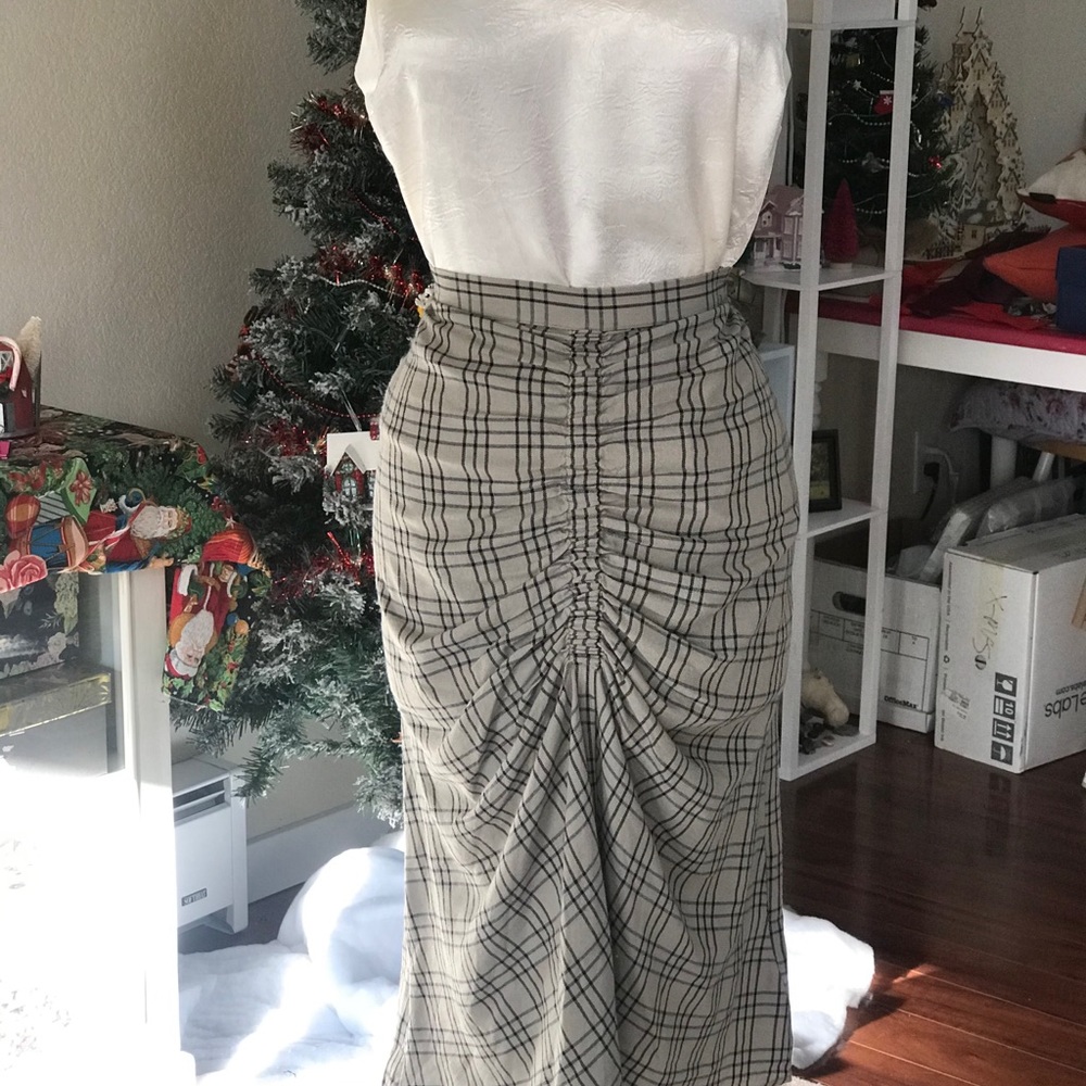 NWT Gorgeous Plaid Ruched Skirt